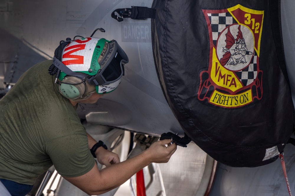 Marine F/A-18s arrive at Iwakuni, Japan