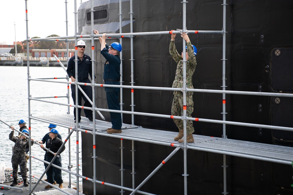 Sailors Aboard USS Hawaii Build Scaffolding at HMAS Stirling