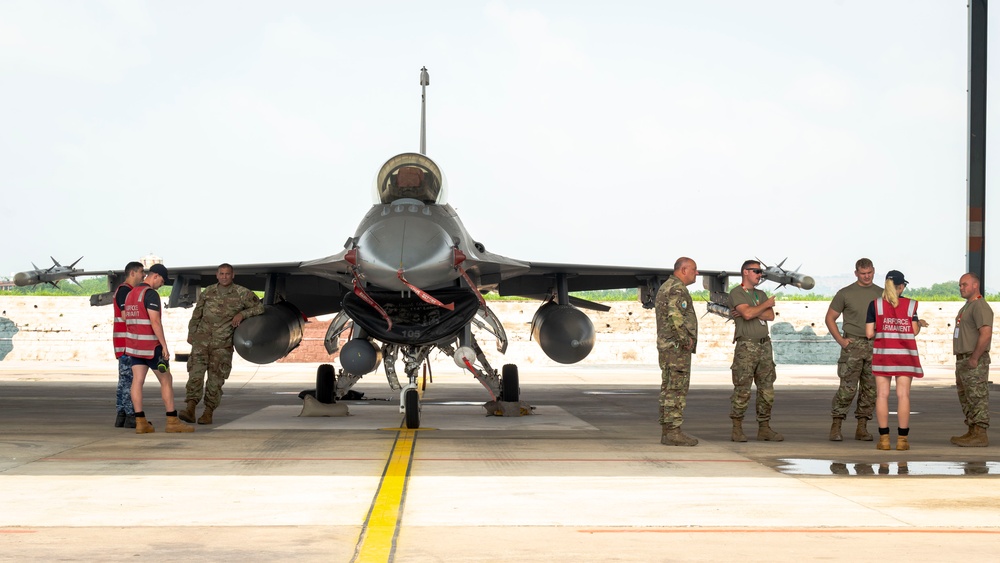 One mission, one fight: RAAF join USAF to discuss operations