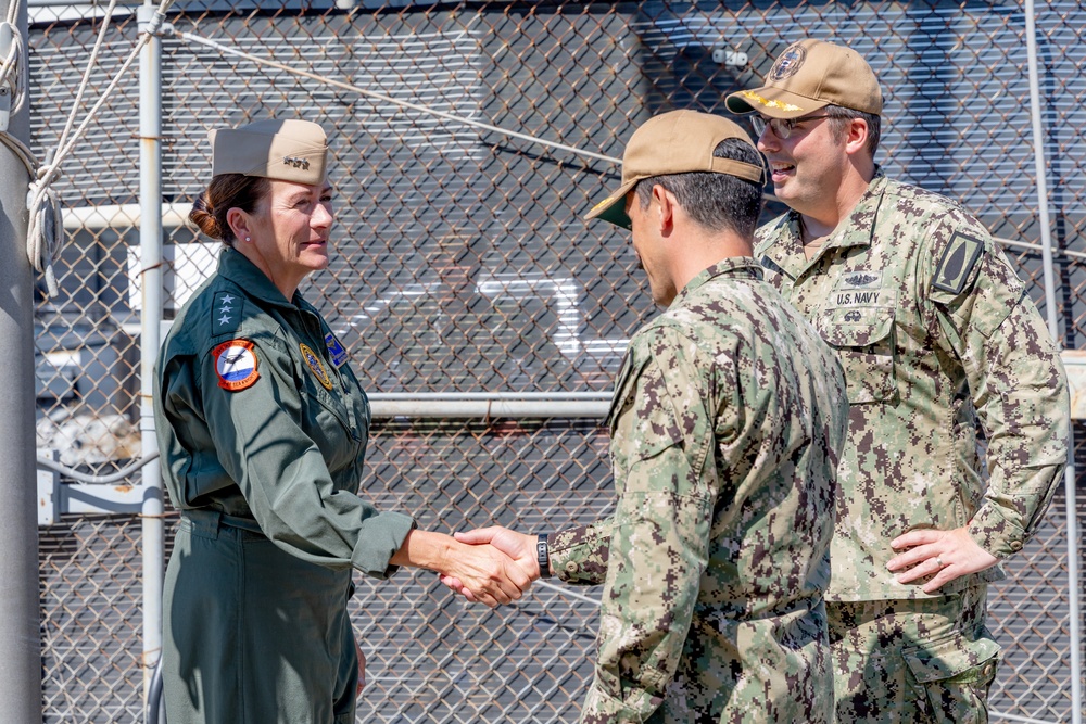 16th Chief of Navy Reserve tours Undersea Rescue Command