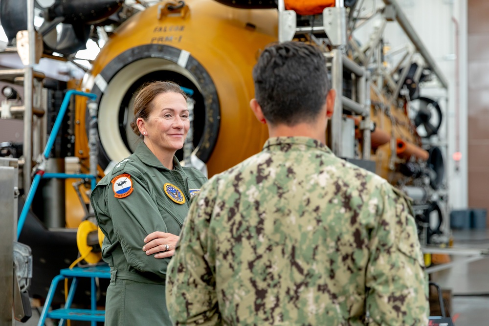 16th Chief of Navy Reserve tours Undersea Rescue Command