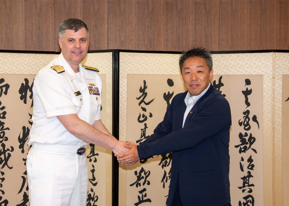 CNRJ Visits JMSDF and City Leaders