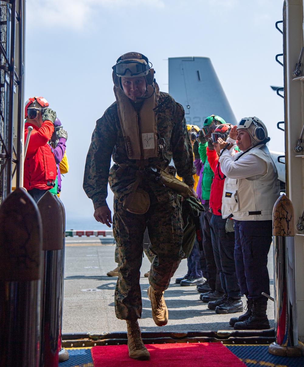 Commandant of the Marine Corps / Sergeant Major of the Marine Corps Visit USS America (LHA 6)