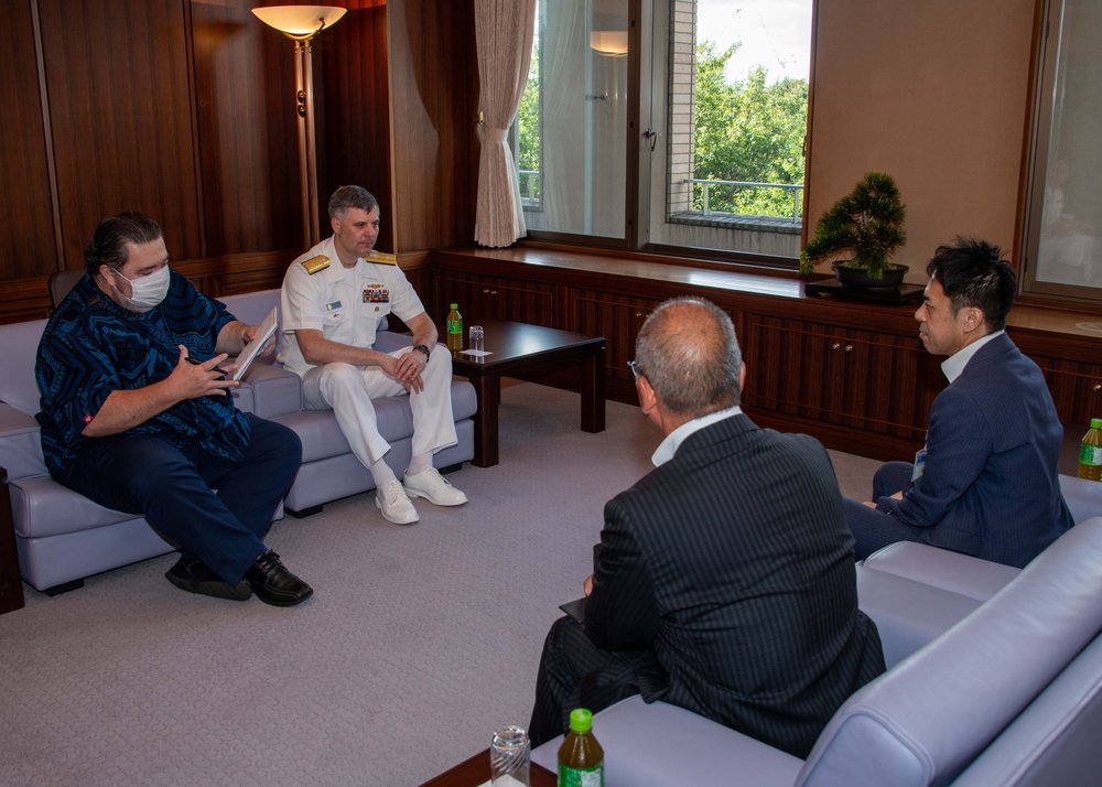 CNRJ Visits JMSDF and City Leaders