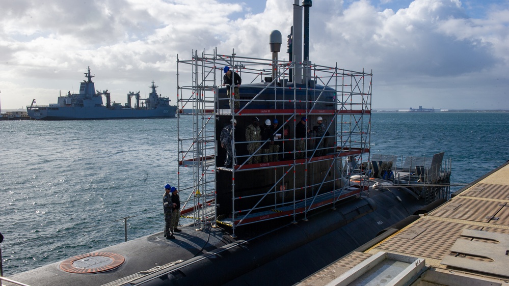 USS Emory S. Land Sailors Conduct Maintenance on USS Hawaii