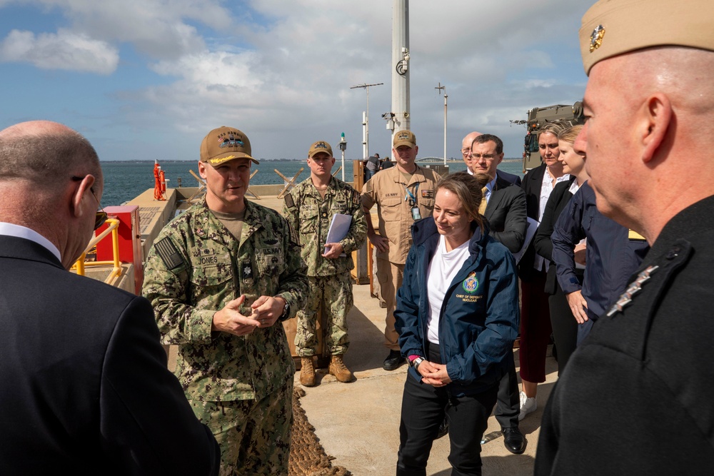 Distinguished Visitors Tour HMAS Stirling and USS Hawaii