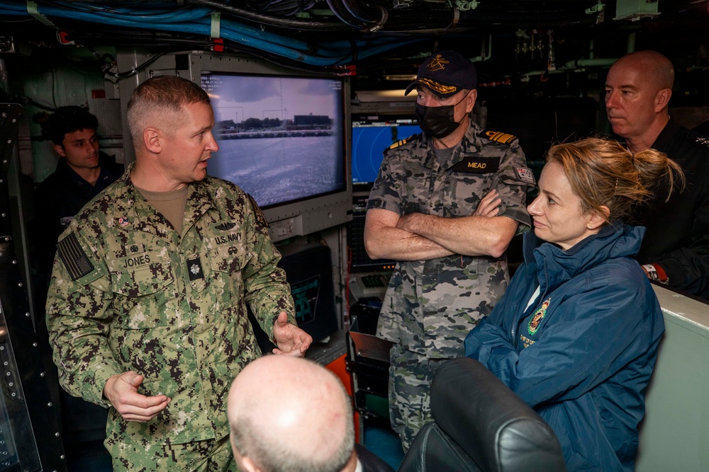 Distinguished Visitors Tour HMAS Stirling and USS Hawaii