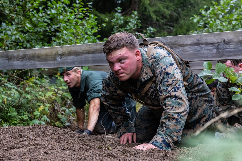 II MEF Marines Conduct Obstacle Course with Swedish Marines