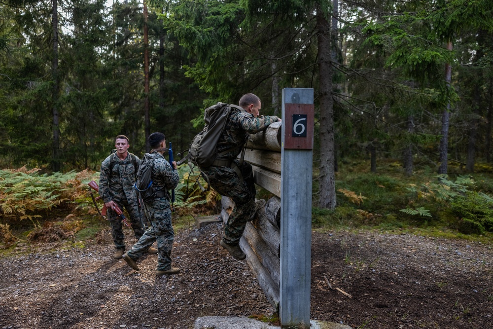 II MEF Marines Conduct Obstacle Course with Swedish Marines
