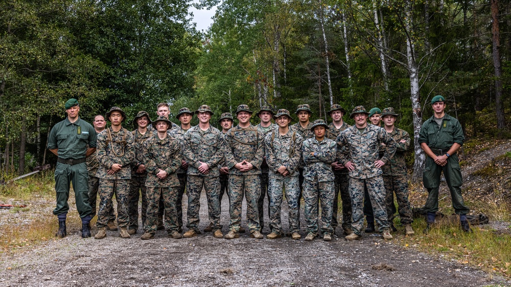 II MEF Marines Conduct Obstacle Course with Swedish Marines