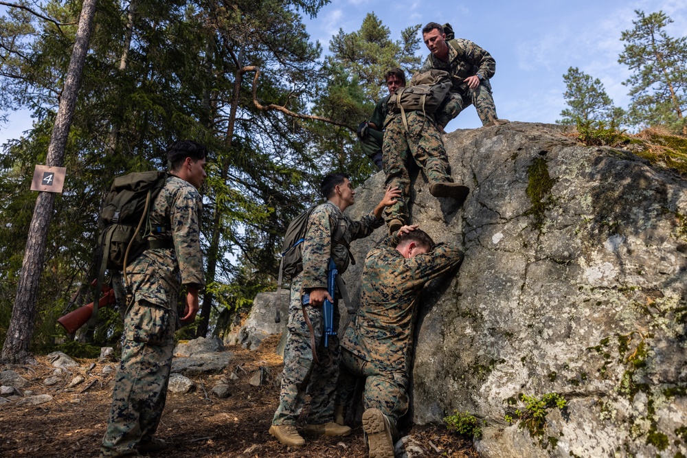 II MEF Marines Conduct Obstacle Course with Swedish Marines