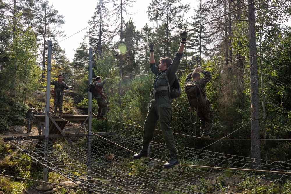 II MEF Marines Conduct Obstacle Course with Swedish Marines