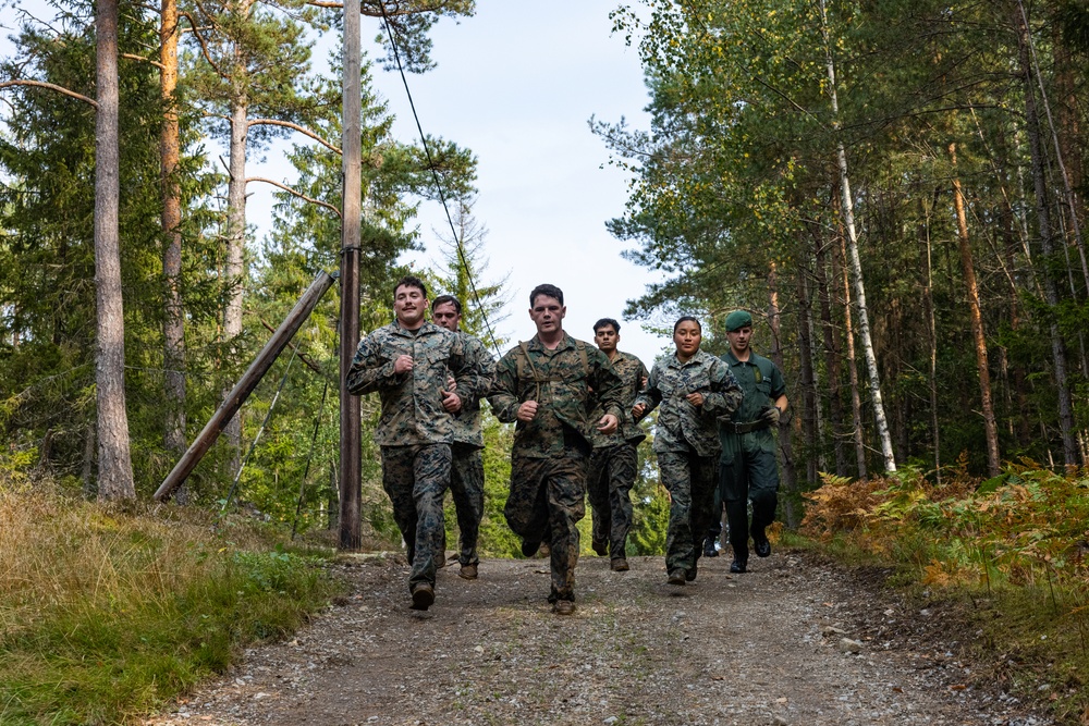 II MEF Marines Conduct Obstacle Course with Swedish Marines