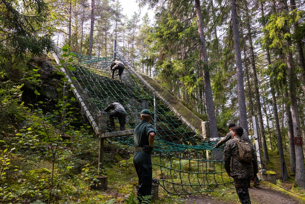 II MEF Marines Conduct Obstacle Course with Swedish Marines