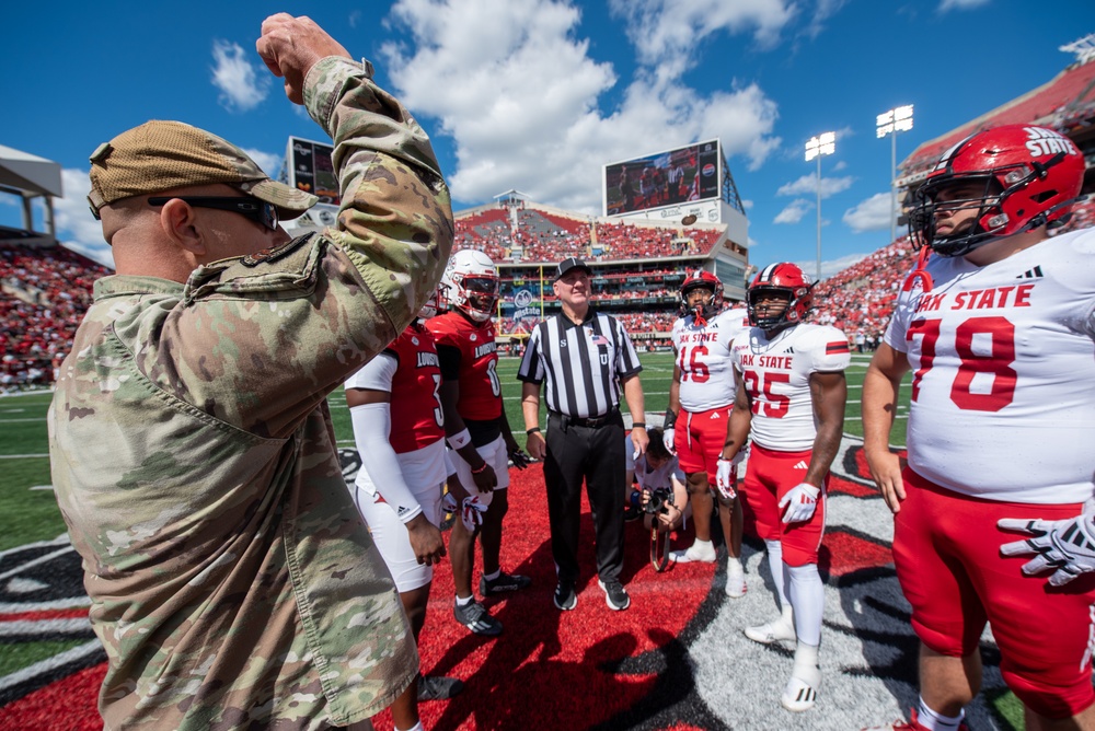 University of Louisville honors Kentucky Air Guardsmen during football game