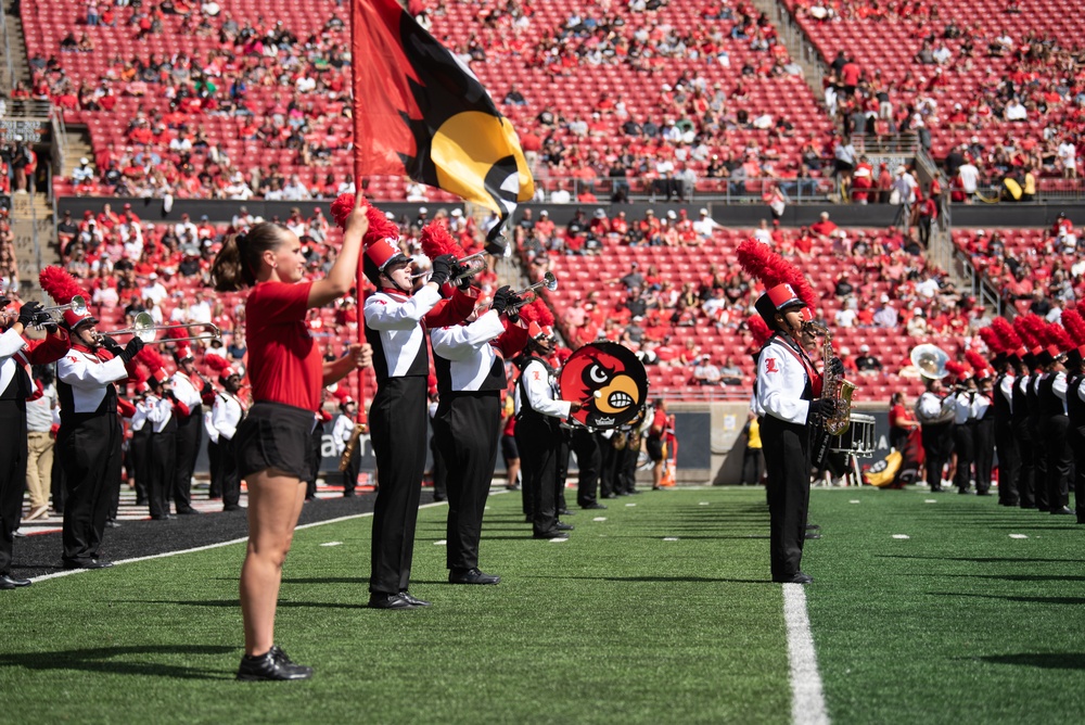 University of Louisville honors Kentucky Air Guardsmen during football game