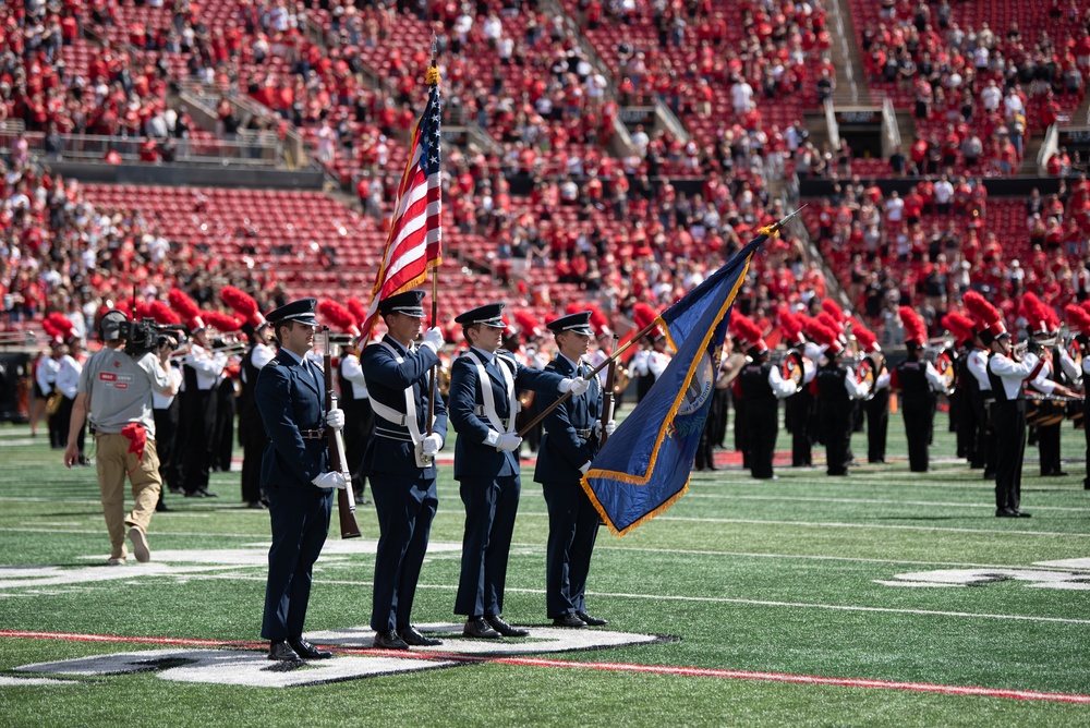 University of Louisville honors Kentucky Air Guardsmen during football game