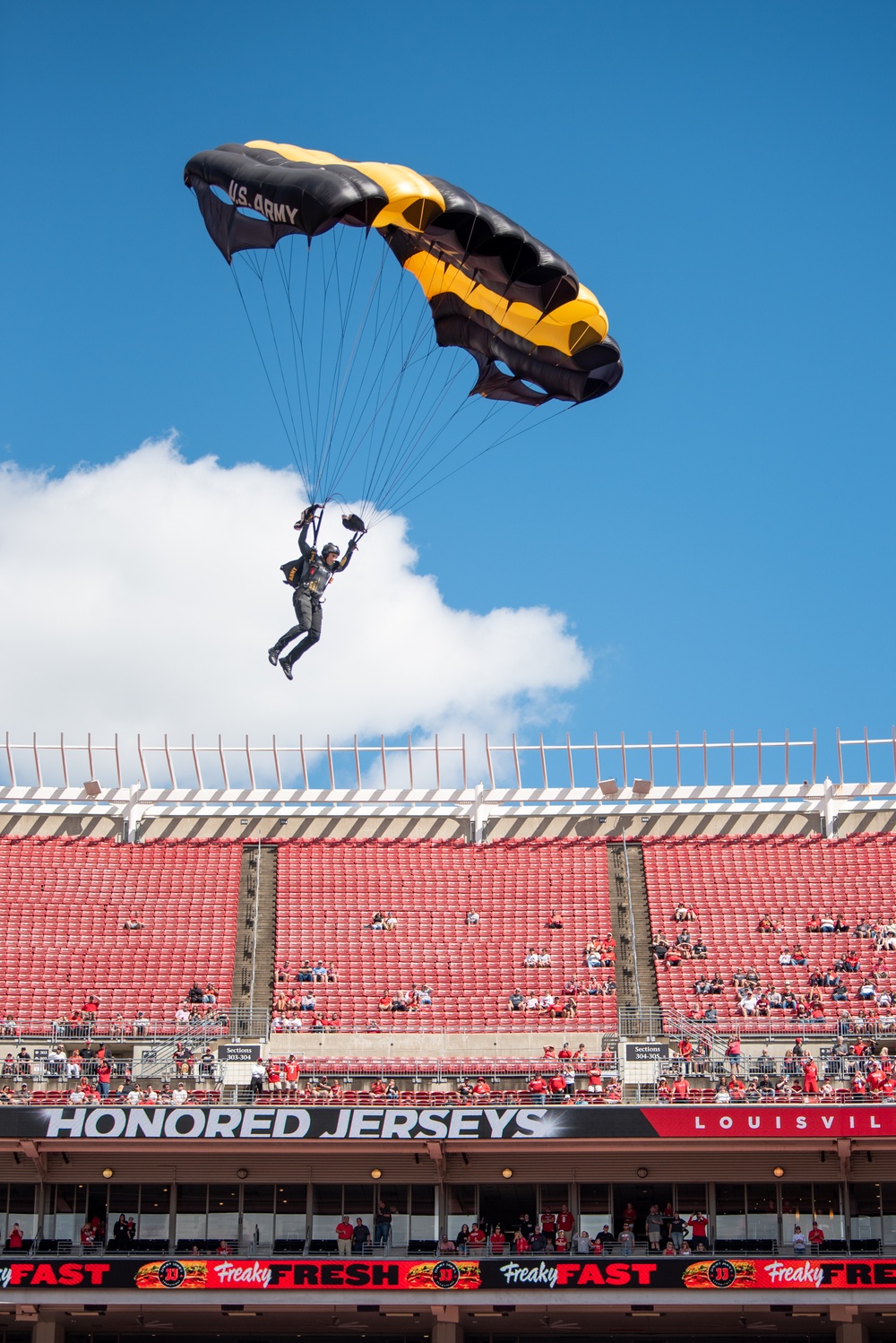 University of Louisville honors Kentucky Air Guardsmen during football game