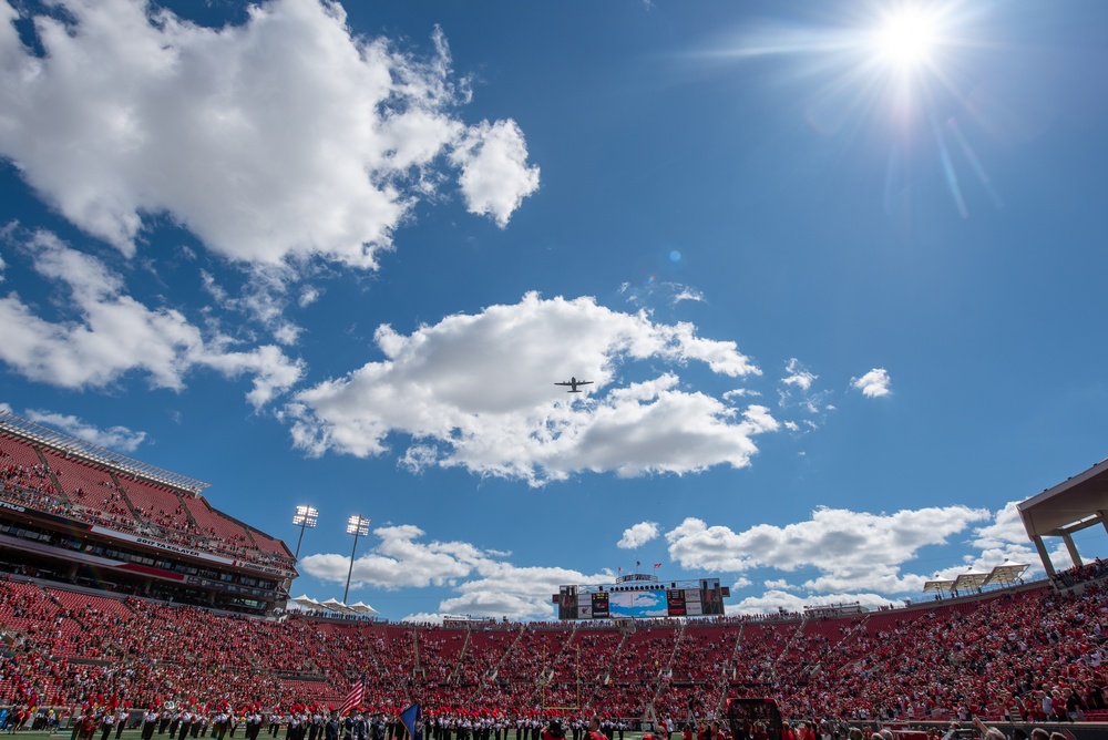 University of Louisville honors Kentucky Air Guardsmen during football game