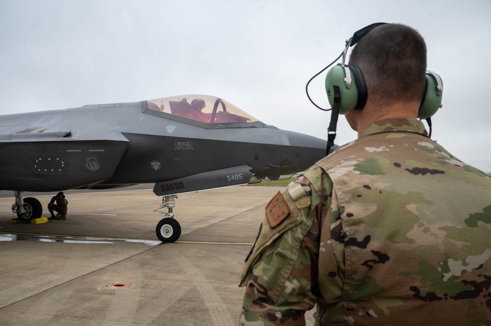 U.S. Airmen launch F-35s from RAF Marham during Agile Shield