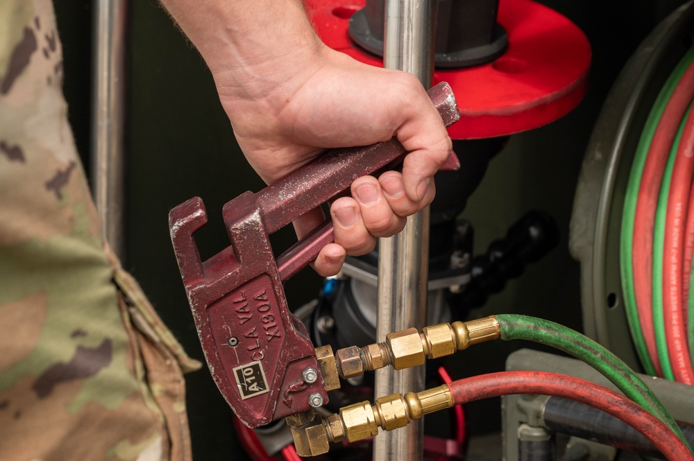 U.S. Airmen demonstrate new fueling procedures on F-15E Strike Eagles at RAF Lakenheath