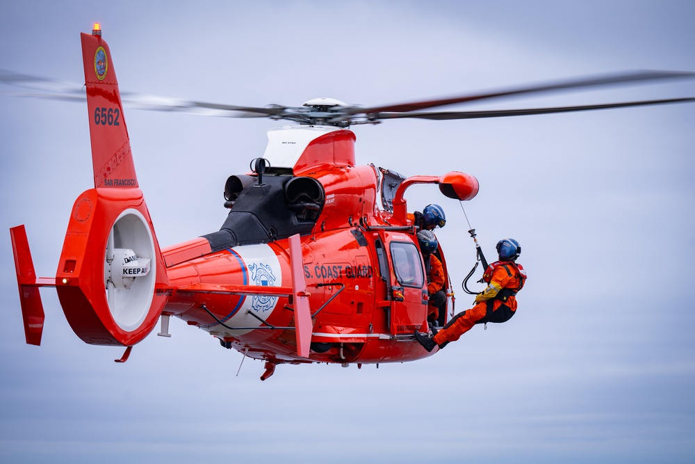 Coast Guard Air Station San Francisco conducts cliff rescue training in Pacifica