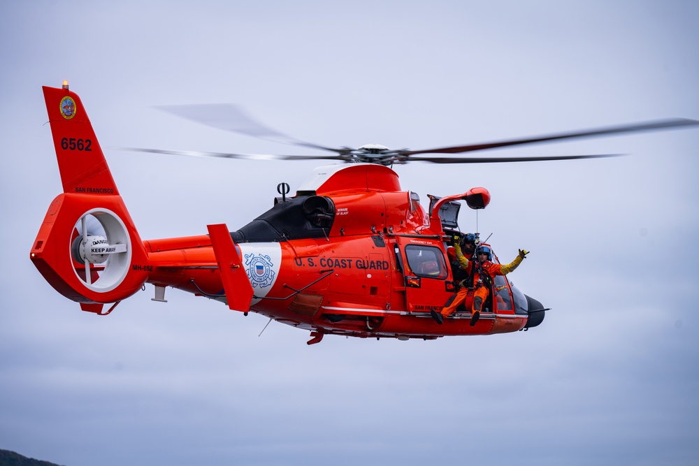 Coast Guard Air Station San Francisco conducts cliff rescue training in Pacifica