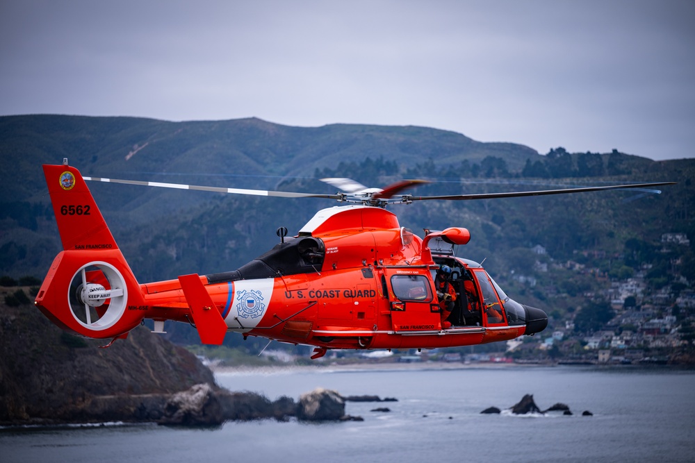 Coast Guard Air Station San Francisco conducts cliff rescue training in Pacifica