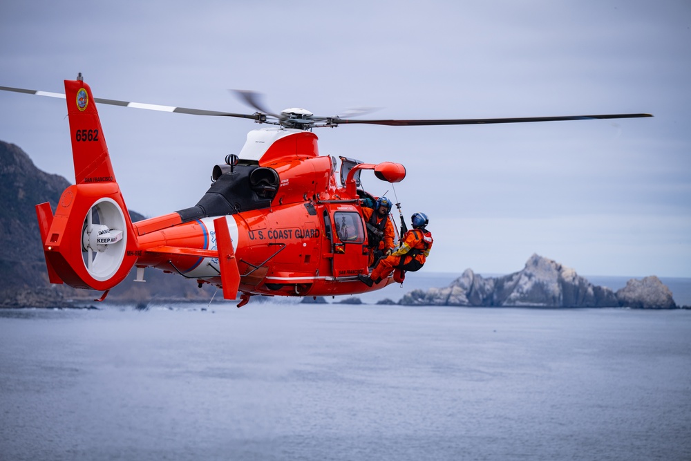 Coast Guard Air Station San Francisco conducts cliff rescue training in Pacifica