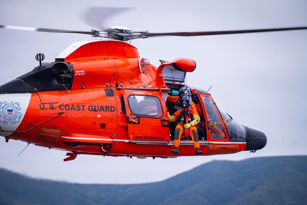 Coast Guard Air Station San Francisco conducts cliff rescue training in Pacifica