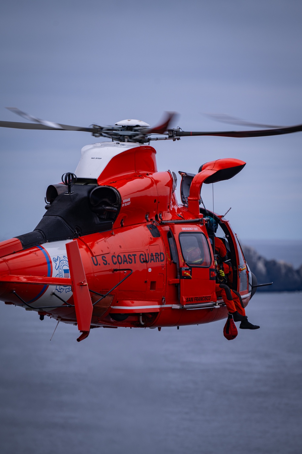 Coast Guard Air Station San Francisco conducts cliff rescue training in Pacifica