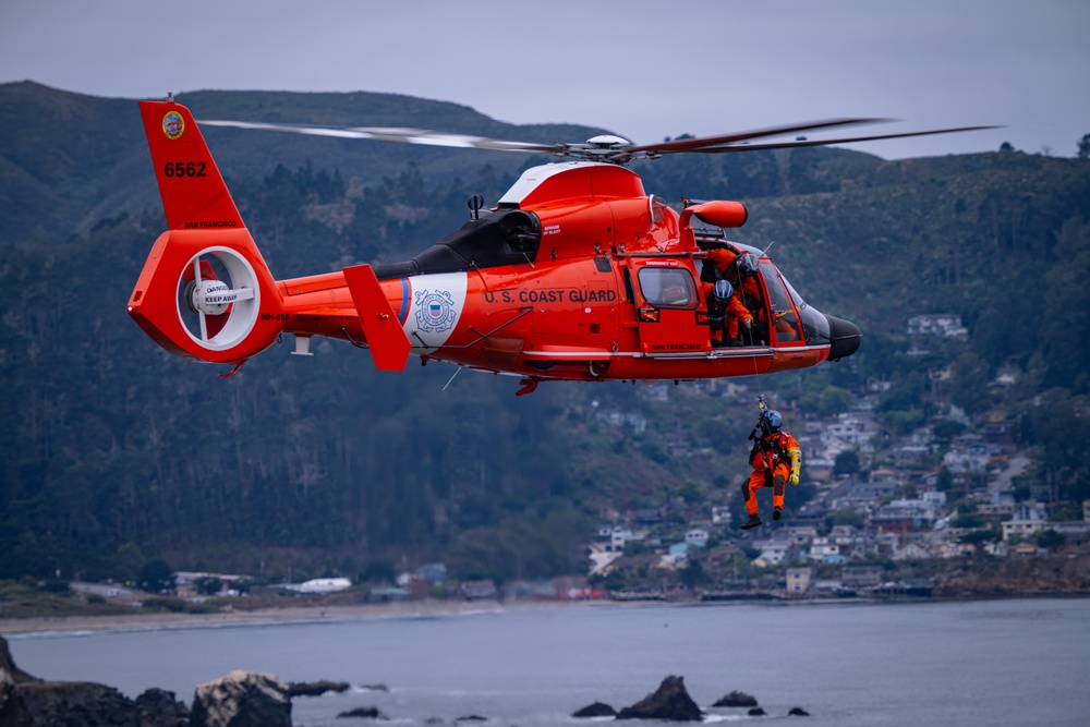 Coast Guard Air Station San Francisco conducts cliff rescue training in Pacifica