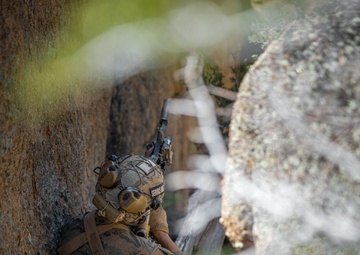 Marines with 2/1 conduct a suspension and traverse exercise