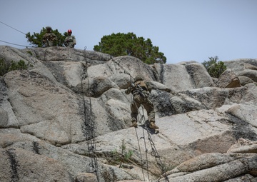 Marines with 2/1 conduct a suspension and traverse exercise