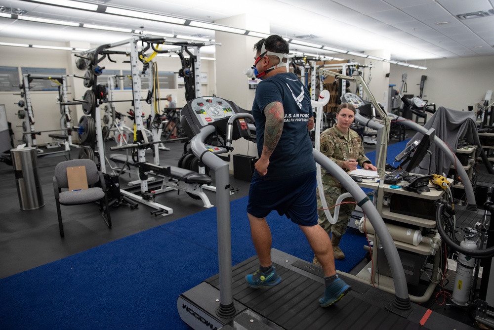 AFRL 711 HPW researchers advance exercise science research for military teams