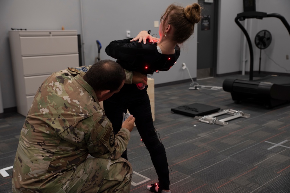 AFRL 711 HPW researchers use motion capture tech to study mobility, injury risks