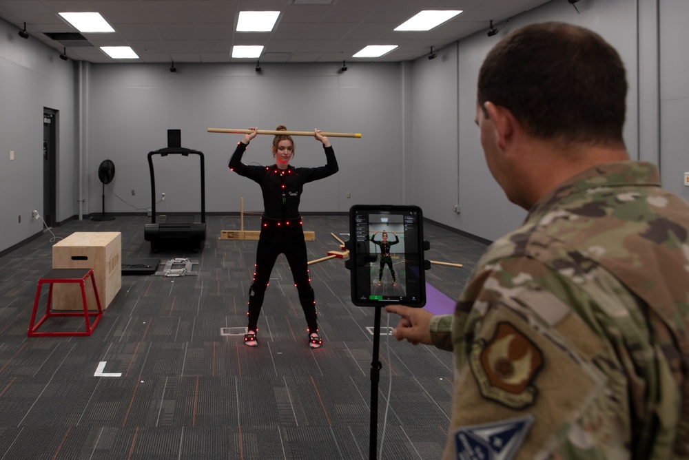 AFRL 711 HPW researchers use motion capture tech to study mobility, injury risks