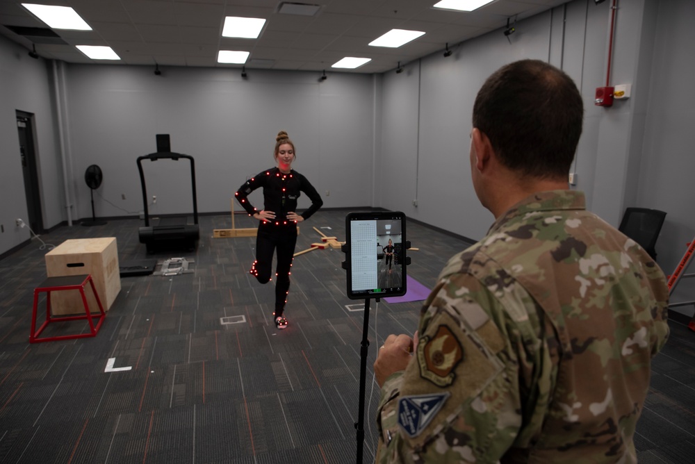 AFRL 711 HPW researchers use motion capture tech to study mobility, injury risks