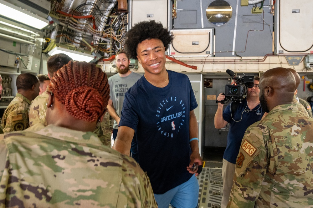 Grizzlies visit the 164th AW!