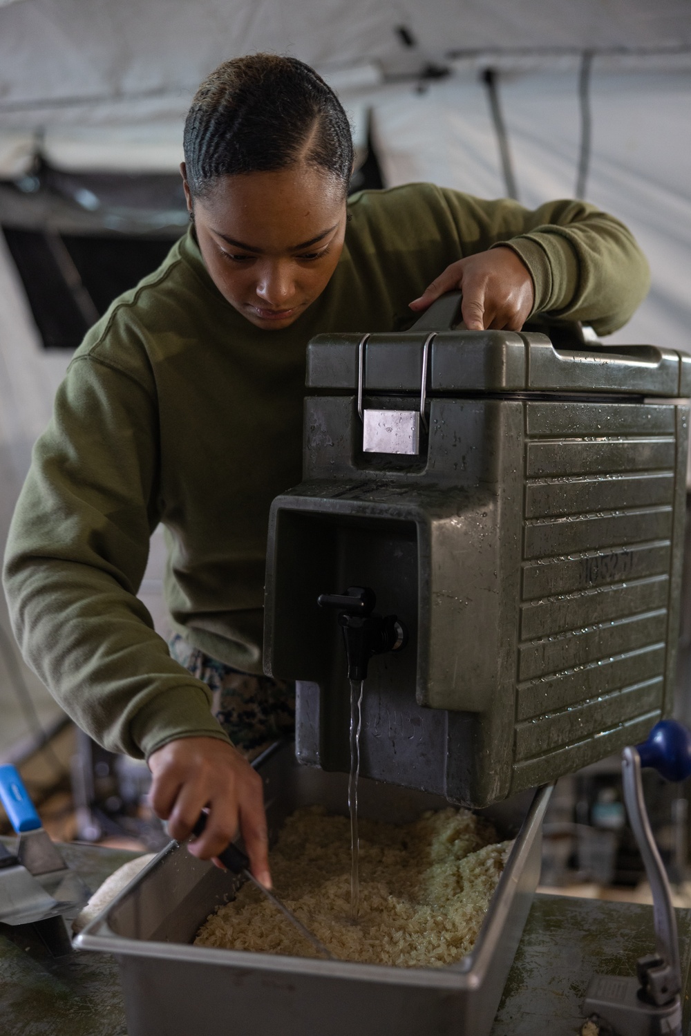 MWSS-271 Marines eat a warrior's meal as a conclusion to exercise Northern Viking 24