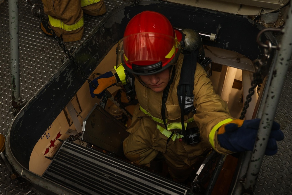 The USS Bulkeley conducts an Integrated Training Team Drill