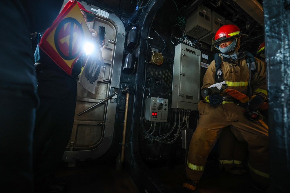 The USS Bulkeley conducts an Integrated Training Team Drill