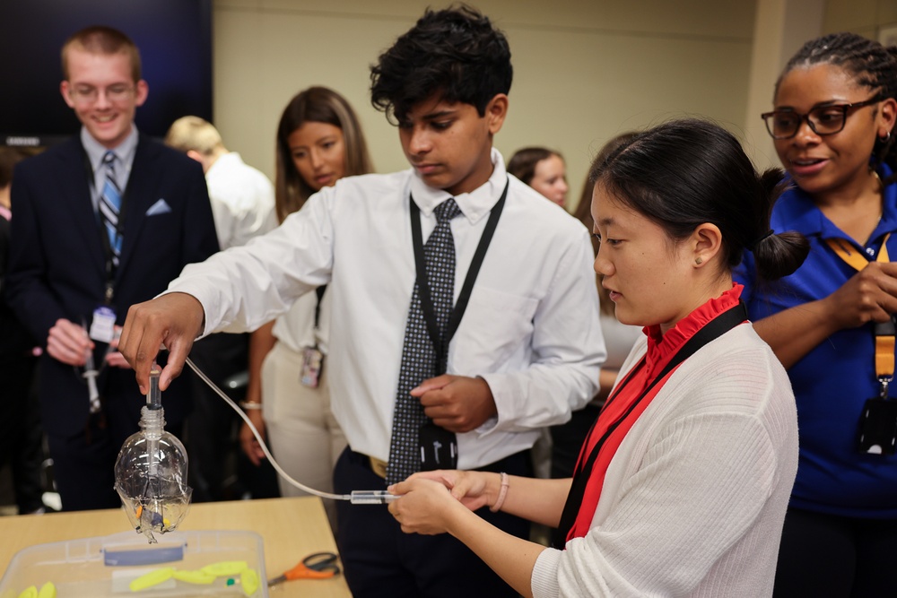 Carderock's SEAP Interns Dive into Seaworthy STEM Activities