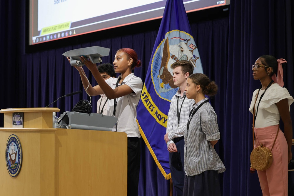 Carderock's SEAP Interns Deliver Comprehensive Presentations Showcasing Summer Efforts