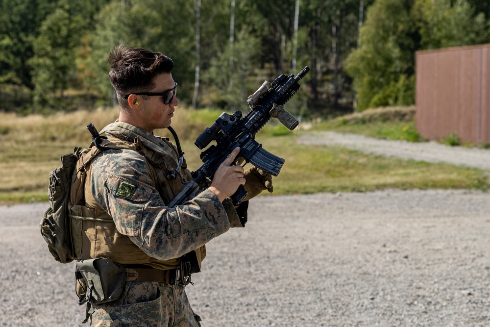 2d Recon Marines Train with Swedish Coastal Rangers