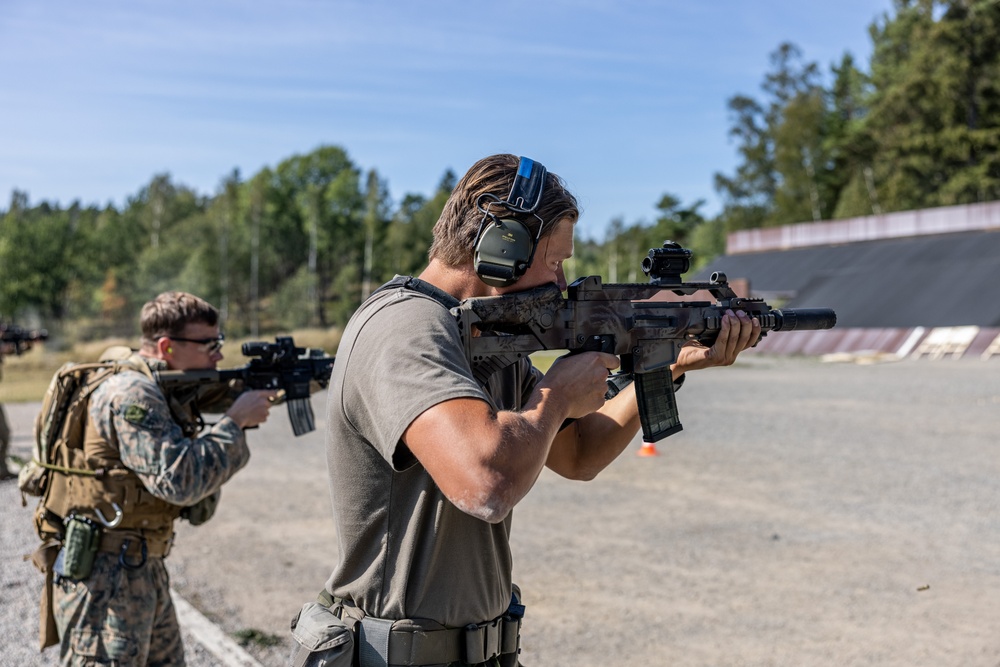 2d Recon Marines Train with Swedish Coastal Rangers