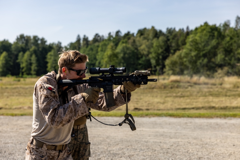 2d Recon Marines Train with Swedish Coastal Rangers