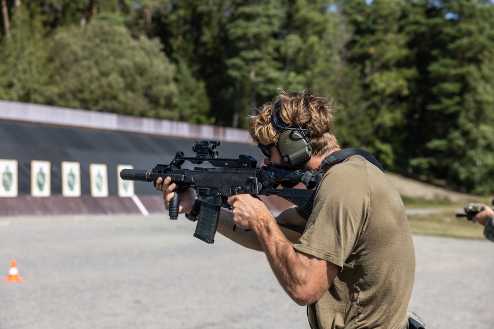 2d Recon Marines Train with Swedish Coastal Rangers