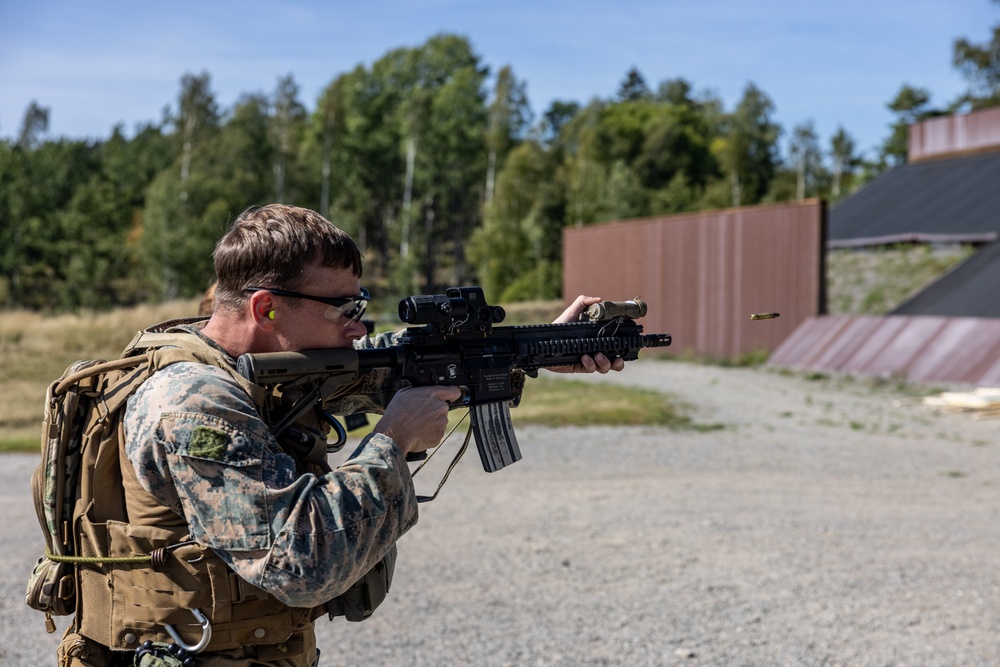2d Recon Marines Train with Swedish Coastal Rangers