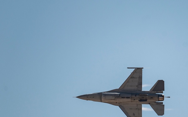 U.S. Air Force kicks off day 1 of the Egypt International Airshow